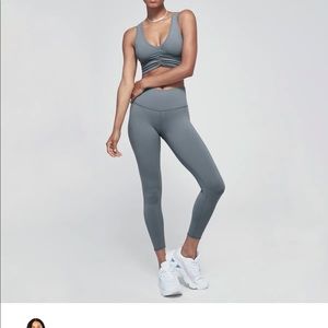 BRAND NEW ALO LEGGINGS beautiful color. literally bought this yesterday